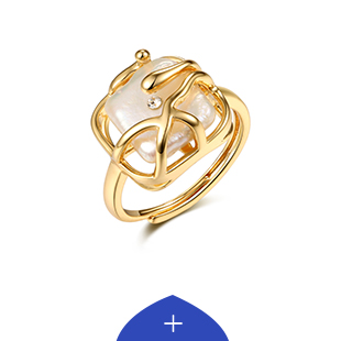 Artistic Gold Twisted Statement Ring Design