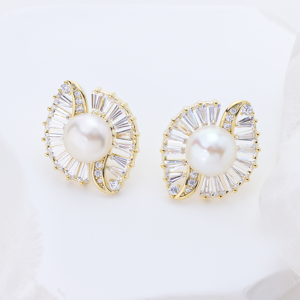 925 silver Elegant Pearl Stud Earrings with Zirconia – Vintage Gold Fan Shape Earrings for Women, Perfect for Wedding Party and Daily Wear