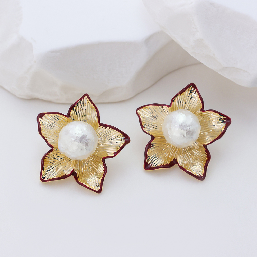 S925 Sterling Silver Gold Plated Flower Design Freshwater Pearl Stud Earrings for Women
