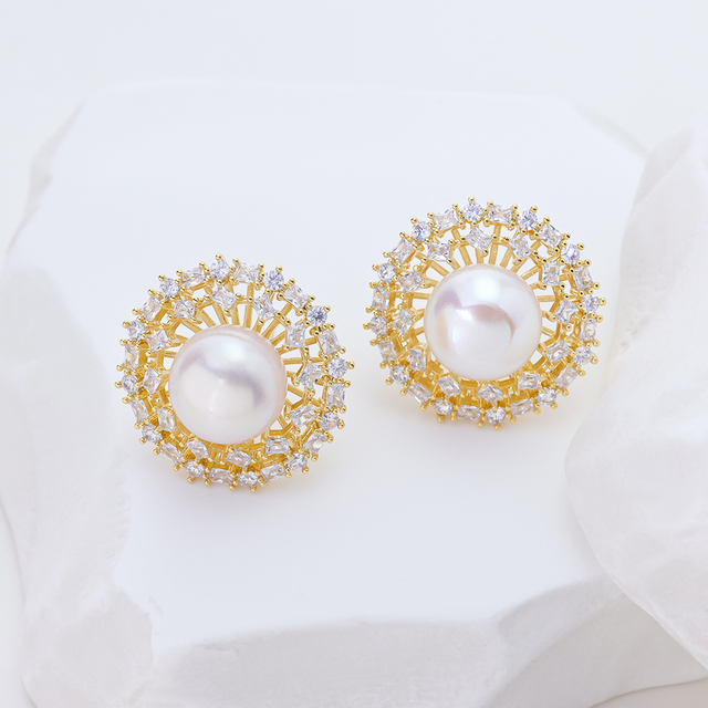 925 Sterling Silver Gold Plated Natural Freshwater Pearl Zircon Halo Stud Earrings