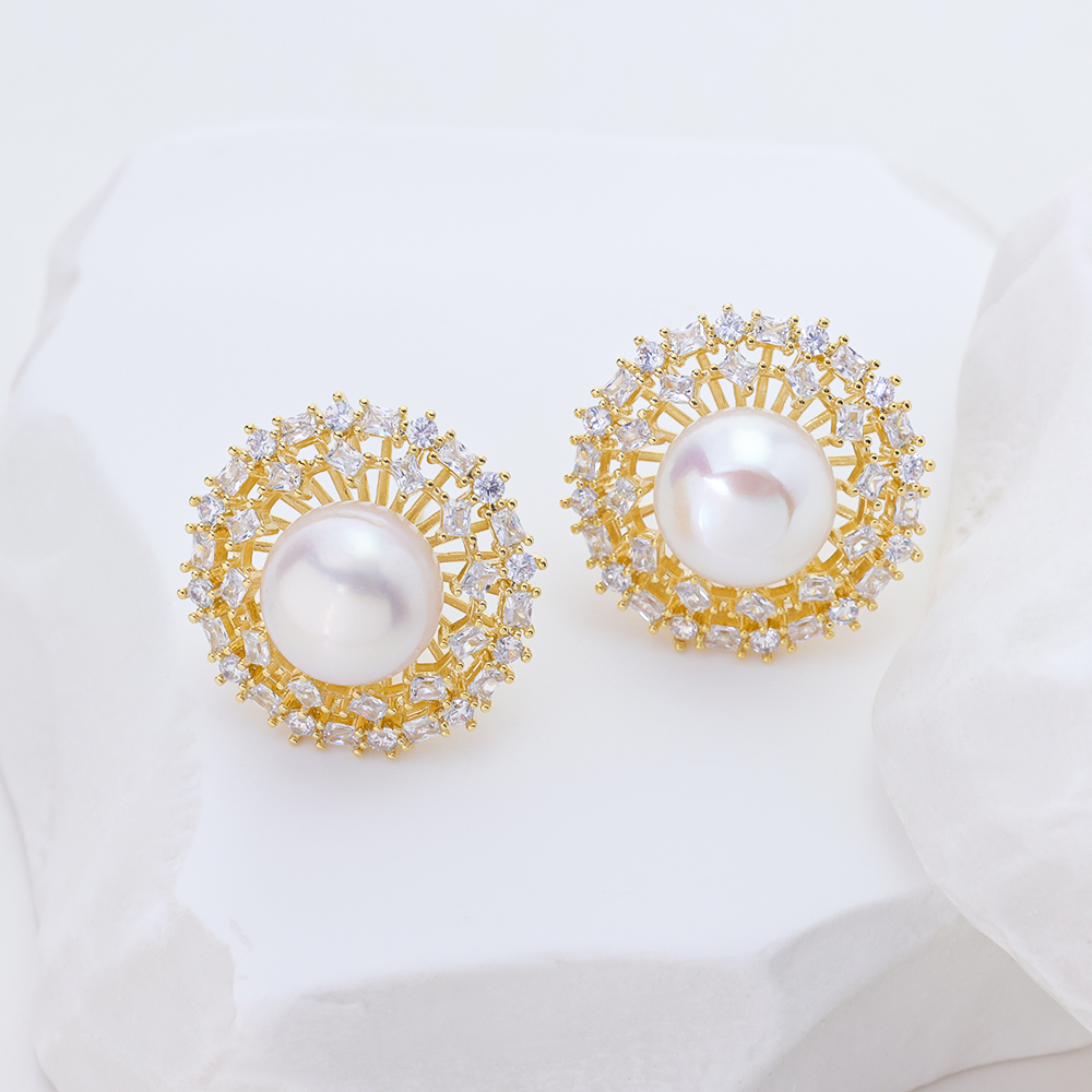 925 Sterling Silver Gold Plated Natural Freshwater Pearl Zircon Halo Stud Earrings