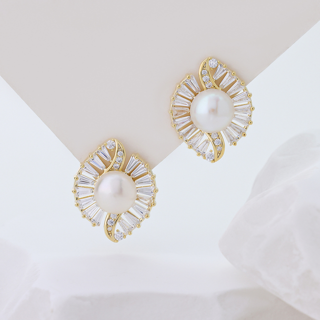 925 silver Elegant Pearl Stud Earrings with Zirconia – Vintage Gold Fan Shape Earrings for Women, Perfect for Wedding Party and Daily Wear