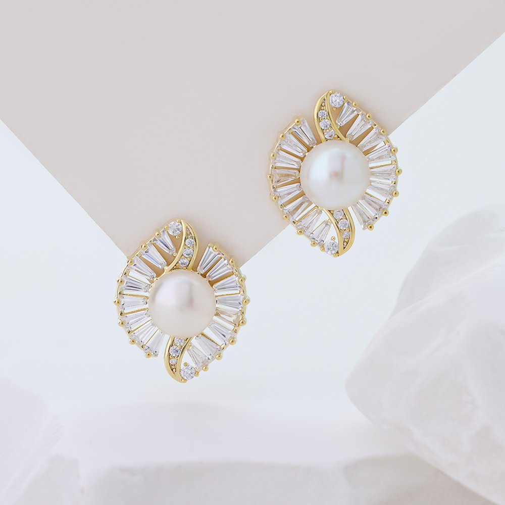 925 silver Elegant Pearl Stud Earrings with Zirconia – Vintage Gold Fan Shape Earrings for Women, Perfect for Wedding Party and Daily Wear