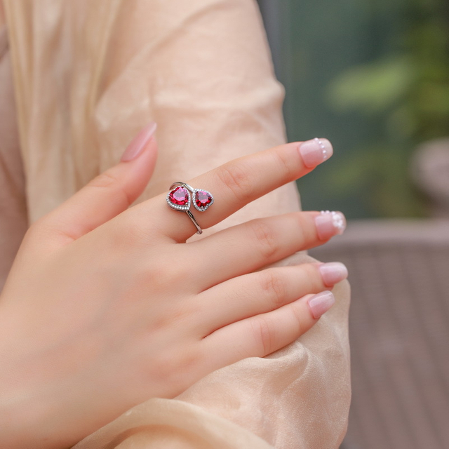 S925 silver ring with heart-shaped cultivated red gemstone opening