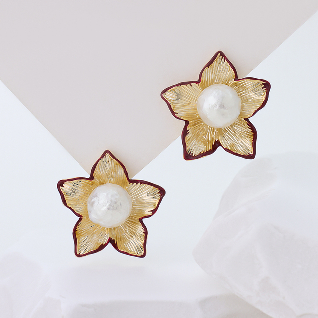 S925 Sterling Silver Gold Plated Flower Design Freshwater Pearl Stud Earrings for Women