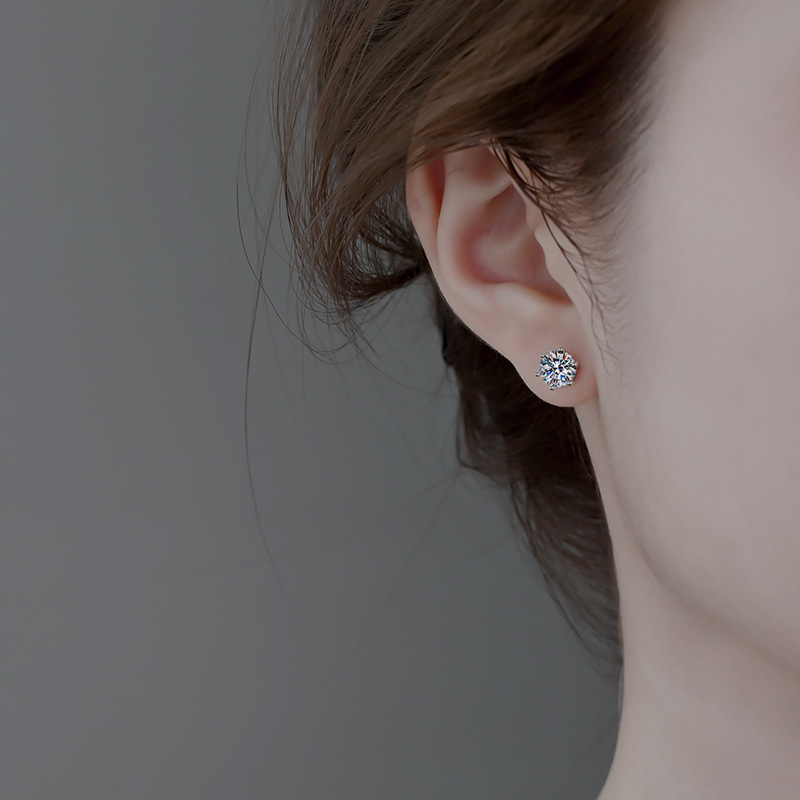 S925 Moissanite fashionable and stylish classic six-prong silver stud earrings