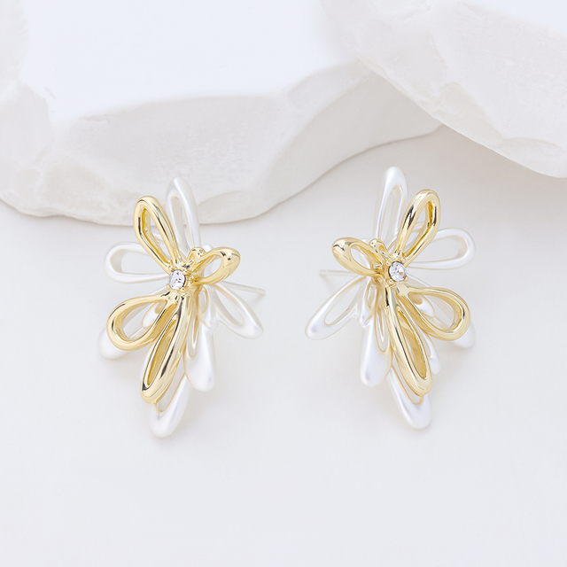 Sterling Silver Two-Tone Flower Earrings for Women, Cubic Zirconia Inlaid Color Separation Floral Stud Earrings, Minimalist Fashion Jewelry Gift