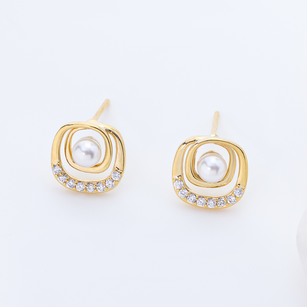 S925 Sterling Silver Twist Pearl Stud Earrings, Cubic Zirconia Inlaid Dainty Natural Freshwater Pearl Earrings for Women Elegant Daily Jewelry Gift