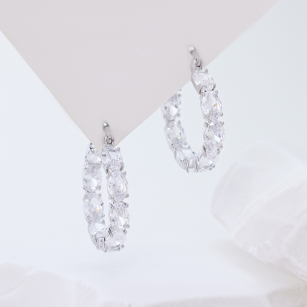 Square Earrings Flatter Face Shape Enhance Presence Goodliness