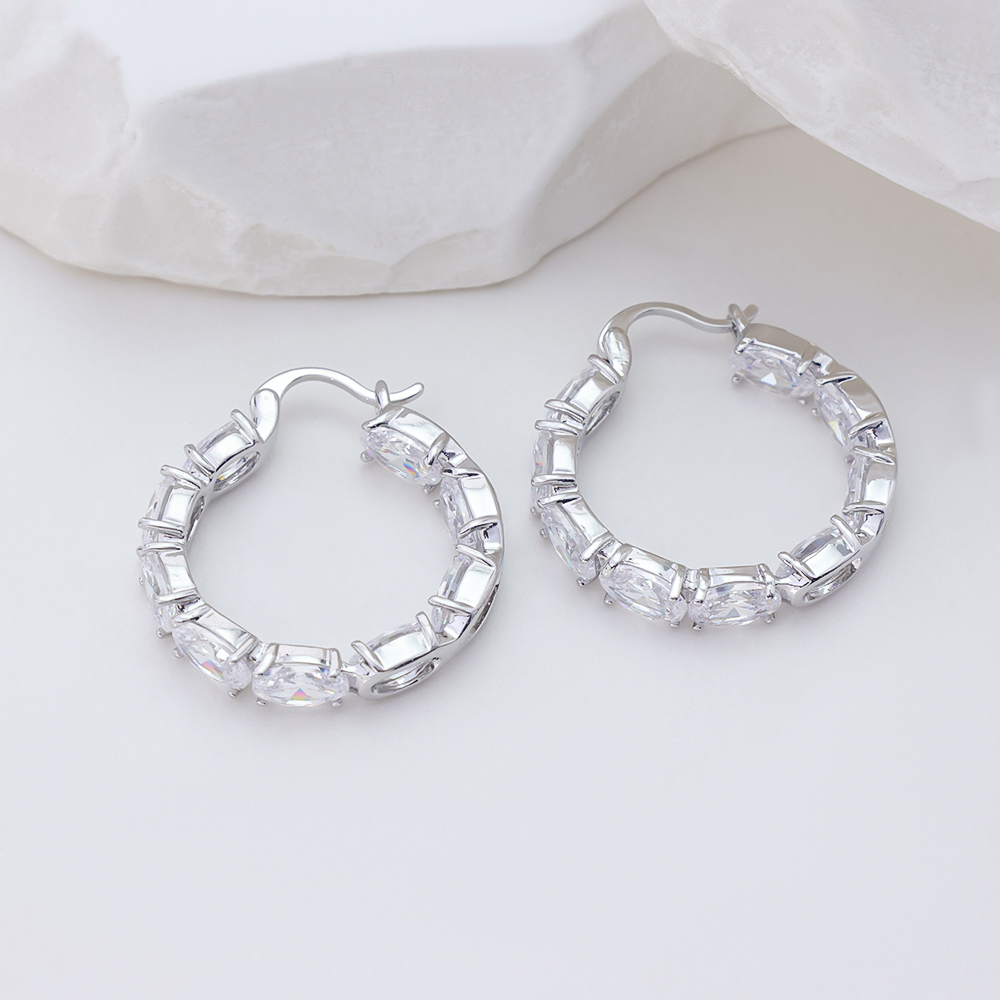 Square Earrings Flatter Face Shape Enhance Presence Goodliness